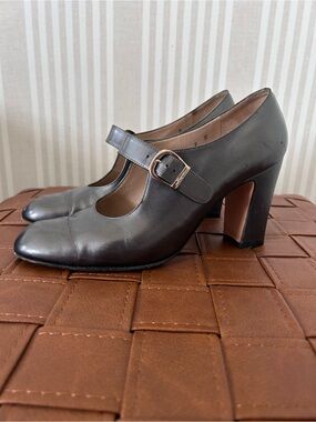 Vtg Salvatore Ferragamo metallic gray leather Mary Jane block-heel pumps Size 7
